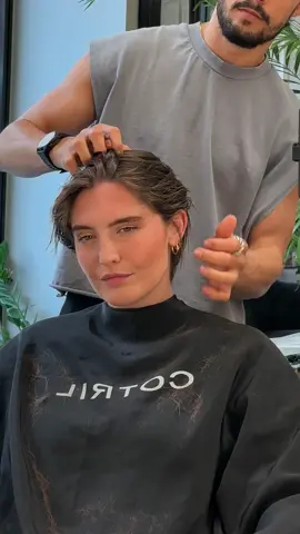 Classy 💇🏻‍♀️ #haircut #hairvideos #trend #tiktok #virla #video #cut #beautiful #girl #milano #shorthair 