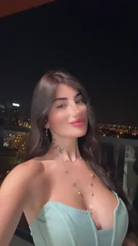 #katrexa_ayoub الفيديو تلع من دبي لوين وسل؟ 