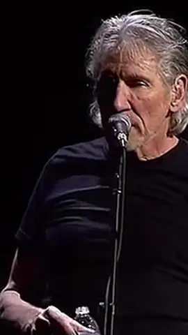Roger Waters- Comfortably Numb feat. Eddie Vedder (Pearl Jam) and assolo finale David Gilmour #rockmusictiktok #livemusic_one #rockstore 