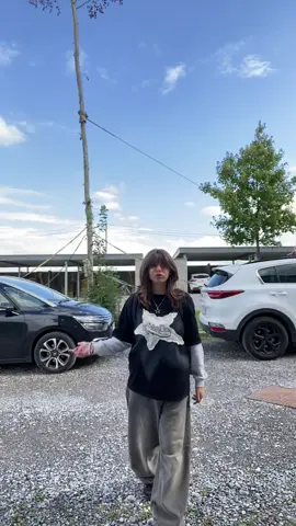 Chui trop aléatoire en vêtements quand meme ☠️ #outfit #large #oversize #viral #foryou #skate #foryoupage #pourtoi #jackson 