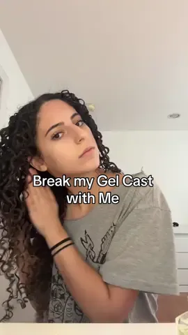 another day another gel cast to be broken 😍 #gelcast #hairroutine #morningroutine  #curlyhair #curls #curl #hairtok #ilovemycurls #curly #browncurlyhair #hair #curlcheck #curlscheck #curlyhairyhairtok #healthycurls #curls #gabscurls #gabrielascurls 