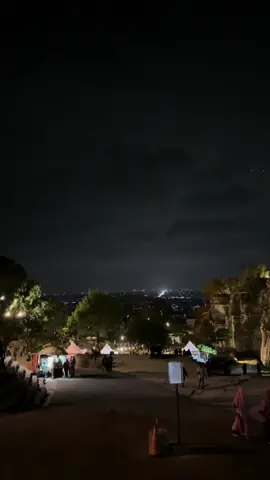 Suasana malam dari ketinggian tebing 😊 📍Tebing Breksi, Yogyakarta #tebingbreksi #jogja #fyp #fypシ゚viral 