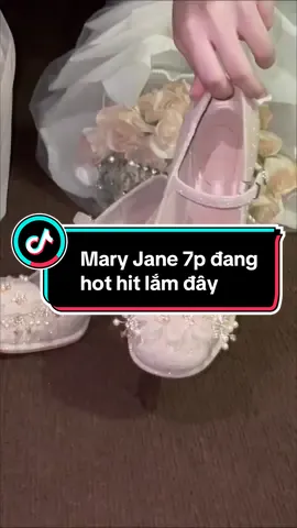 Giày cao gót Mary Jane hot hit mấy ngày qua đây. 7cm, đế trụ, êm chân, hách chiều cao nhé nàng. Giày cô dâu xinh lắm, đi tiệc cũng xinh nữa ạ. Nàng mau rinh về nhé 🥰 #giaymaryjane #giaycuoi #giaycaogot #lunashop #hinshop #hinshopday 
