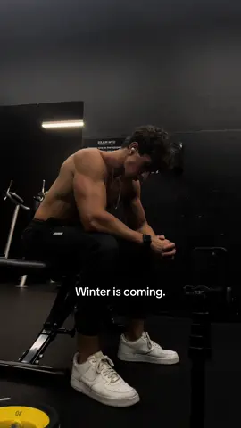 winter arc > summer arc #GymTok #fyp #foryou #gymmotivation #lifting #bodybuilding #winterarc #darkaesthetic #gymbro #cinematics #gymedit