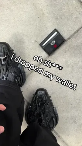I dropped my wallet #demna #balenciaga #balenciagareptile #reptilesneakers #luxury #designer #reptile #bfrnd #OOTD #gucci 