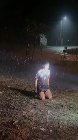 llegamos a ayudar alas 4 am contra el fuego y derrepente enpezo a llover 😭 Seguimos apoyando 😱😭 #fyp #viral #abrahamvilla #trending