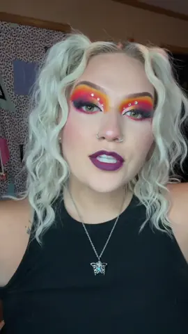 Y’all itching to go back and forth✨💜                     #makeuptransition #makeup #mua #fyp #megantheestallion #transition #makeupartist 