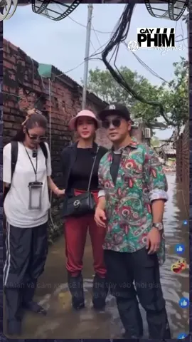 Hậu trường “bức ảnh cứu trợ bà con mùa bão” của bộ ba Ưng Hoàng Phúc, vợ và Quế Vân tại Hà Nội #Cayphimnayne #meowentertaiment #meownetwork #Saptinggg #saptinshowbiz #Tiktokgiaitri 