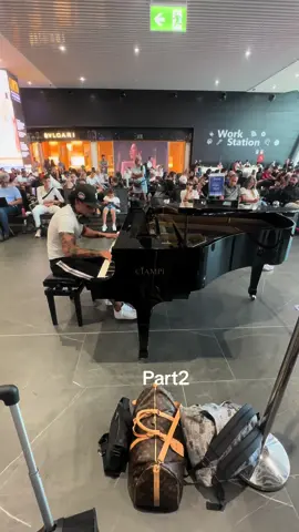 Il piano era scordatissimo ma vabene  lo stessooo #piano #airport #foryou #perte #pianoforte #mypassion #fyp 