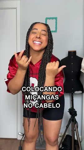 Ja quero por miçangas em tudo 😭❤️   #miçangas #miçangascoloridas #tranças #terere #cabelocacheado #cabelocrespo #boxbraids  #sarahgama