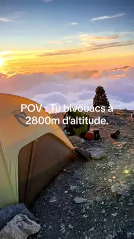 Tu passes la nuit à 2800m d’altitude et tu assistes à ca 🔥🥹😍 #rando #randonnee #randonnée #randonneur #randonnées #bivouac #hautesavoie 