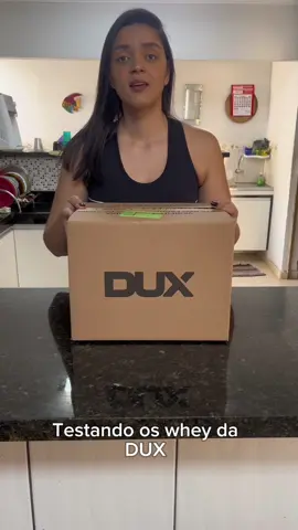 Episódio 2 - freshwhey de limão  eu daria nota 7 acho que pra fazer receita seria perfeito pq tem espinhas de limão 🍋 😍 O ranking está  1 - chocolate branco  2- caramelo salgado 3- freshwhey de limão  Aproveite a semana do cliente que o site da @DUX Nutrition Lab está com até 65% de desconto usando meu cupom 🏷️ BIBIANA #duxlover #duxhumanhealth #duxtododia #saudepoderosa  #bariatrica 