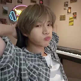 bro i didnt even know we got a new beomedio live #txt #beomgyu 