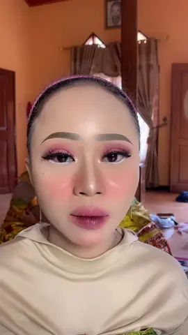 sesuai req client💖 appointment by wa:085707246520 #makeup #makeupkediri #makeupkarnaval #makeupwisuda #engagement #muakedir #fyp #berandatiktok 