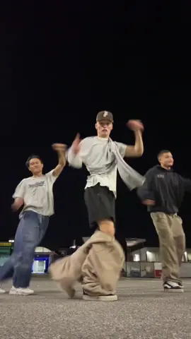 Tik tok 2024… il mio bottone💨🤣#perte #fyp #foryou #trio #baggy #dance  