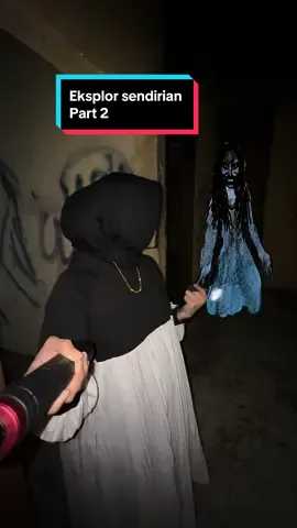 Eksplor sendirian part 2 . Kirim alfatihah untuk jin korin santi ya. #terbengkalai #horor #penampakan #eksplor #creepypasta #ninikkurinci #penelusuran 