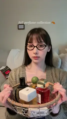 my fall perfume collection & favorites 🍁 I separate my cold weather perfumes into 3 categories: fall, christmas, birthday #perfumetok#fallperfumes#gourmandperfumes#perfumereview#cozyperfume#vanillaperfume#coldweatherperfumes#soradora#bdk#bdkparfums#regimedesfleurs#diptyque#byredo#autumnvibes#fallvibes#cozyvibes 