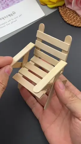 Don't throw away the ice cream stick after eating. Simple stitching can make fun small chairs handmade #kindergarten_handmade #homemade_toys #parent_child  #handmade #crafts #fpy #DIY911 