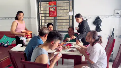 mong mọi chuyện không may sẻ qua .. gia đình lại vui vẻ như sưa 