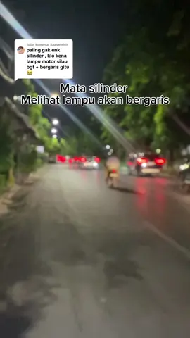 Membalas @Baalveerich nah ciri ciri mata silinder memang kalau kena lampu motor berlawanan arah akan terasa silau sekali dan bergaris seperti ini,jika melihat sepeti ini pastiakan sangat pusing, maka mengetahui ukuran silinder dengan cek mata akan sangat membantu pengelihatan kalian dengan penggunaan kacamata, sehingga dapat melihat di malam hari tanpa membayang dan pusing lagi. #dijaminrindu #kasatmata #cekmatagratis #mataminus #matasilinder #kacamataminus #kacamata #kacamatasilinder #fyp #fypシ゚viral #fypシ 