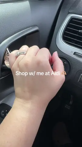 Shop with me @ALDI USA just a snack restock 🫶🏼🤎 stay until the end to see how much I spent 🤭 #aldifinds #aldihaul #alditiktok #groceryshopping #groceryhaul #mama #grocery 