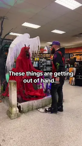 He wasn’t ready 😅 (via @theretrokidben) #scary #halloween #prank  