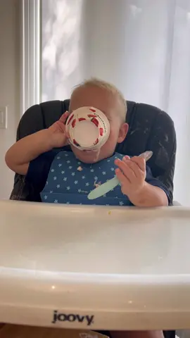 That was some gooood yogurt!🍓  #blw #babyledweaning #babyfood #babieseating #baby #babies #mom #moms 