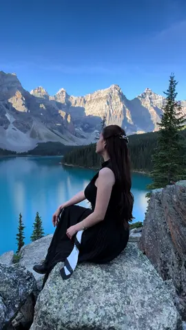 Back to my favorite place on Earth! 💙 Moraine Lake is one of those places you have to see to believe and nothing will prepare you for the most insane blue waters. Words and pictures really don't do it justice.  I’m so lucky to live in such a beautiful part of the world 💙 #morainelake #banff #albertacanada #banffnationalpark #Summer 