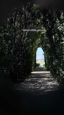 the inside looked like a post card 🫶🏻 one of rome’s secret #aventinekeyhole #rome #italy #secret #travel 
