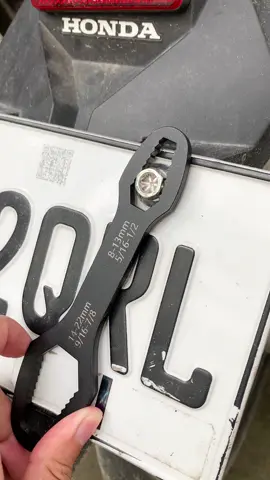Universal Wrench. Dimo na kailangan magdala ng maraming tools. #wrench #universalwrench #tools #motortools #toolstoday #wrenches #tornilyo #fyp #viral #viralvideo #viraltiktok #trendingvideo #trendingtiktok 
