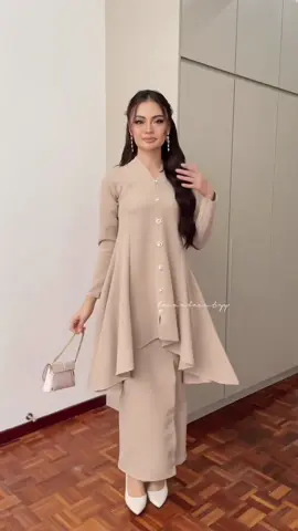 Auto cantikk pakai kebarung muuna ni 😍 Lurveee !! #kebarung #kebarungklasik #kebarunglabuh #kebarungmoden #kebarungmurah #kebarungflowy #kebarungcantik #kebarungviral #deenara #deenarakurung #kebarunglawa #kebarungletops #kurungkebarung 