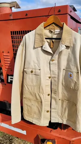 Carhartt shoot 💫🦺😅 #viraltiktok #vintageclothes #carhartt #vintageaesthetic #vintageclothing #vintagevibes  #depopseller  #thriftwithme 