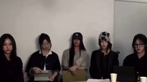membawa amin paling serius diseluruh dunia untuk @newjeans_official 🤍 - [#newjeans #minji #hanni #danielle #haerin #hyein #ador #fyp #kpop ]