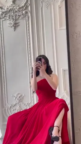 الفستان اللي يليق بجمالك اطلبي الان خصومات تصل الى %70