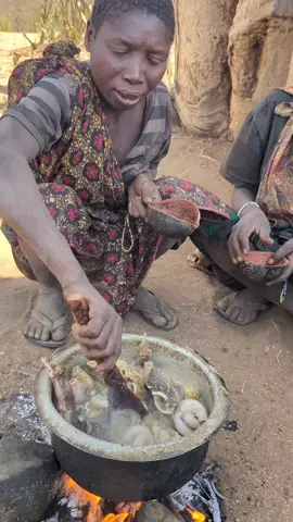 it's incredible kitchen 🥰 hadzabe tribe girls eating lovely food 😋