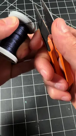 Needle threading #leathertok #edc #leather #leatherasmr #leatherlife #leathergoods #leathercraft #leathertokleathercraft #leathertiktok #oddlysatisfying #leatherworkshop #leatherstitching 