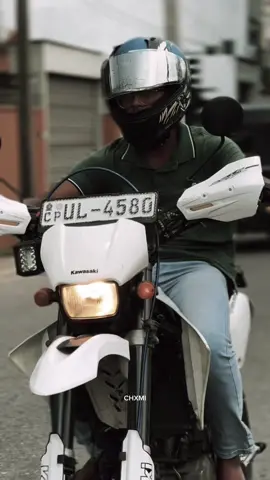 උඩ එන්නෙ නෑනෙ 😞 . . . . . . . .  #foryou #fypシ #foryourpage #dtracker #ul4580 #250cc #goviral #zeta #kawasaki #srilanka #chxmiya #dtrackersupermoto 