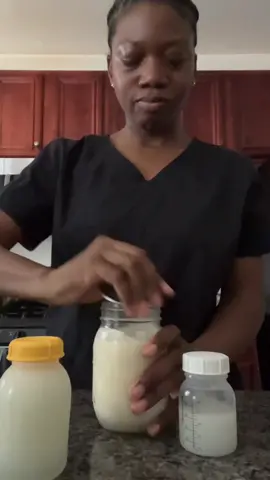 Watch me fill up my jars with my milk! So i pump better at night and the morning. This is from last night! #pumpingmoms #pumpingbeforework #PumpAndPour ##pitchermethod #creatorsearchinsights #asmr #BreastMilk #nicclettie #ftm #september #viralsound #breastmilktok #pourbreastmilkwithme #breastmilkpour #normalmilksupply #pumpingmom #momtok #medela #PumpingMama #workingmom 