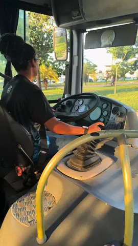 Perdi a conta principal com +117mil seguidores 🥲 vou começar a postar TUDO novamente, do 0! . #motorista #motoristadeonibus #motoristamulher #mulherdirigindo #mulhernovolante #mulher #onibus #motoristaescolar #escolar 