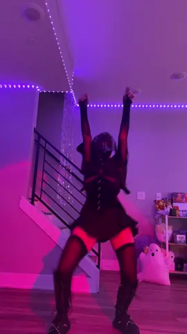 now whyd i try this in a corset lmaooo