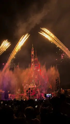 ให้สิ้นปีฮีลใจ 🎄✨ #hongkongdisneyland #hongkong #disneyland #ฮ่องกง #christmas 