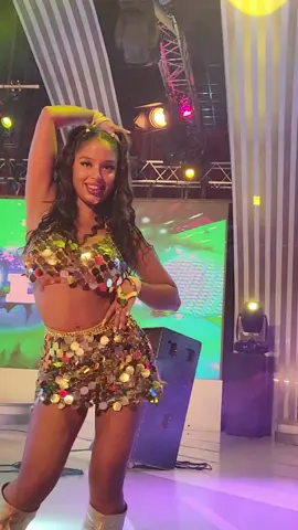 ¡@Melodybareiro se lleva todas las miradas bailando en #PasionDeSabado ! 💃🏻👏🏻 #bailarinasdepasion 