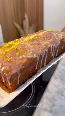 كيك بالشوكولا تة و كيك بالفانيلا ❤️‎ المقادير:  ‏‎بيض 4  ‏‎كاس سكر 110 g  ‏‎قبصة ملح  ‏‎كاس زيت 100 ml  ‏‎ياغورت بنكهة الفانيلا 110 g  ‏‎دقيق جوج كيسان و ربع 220 g  ‏‎خميرة الحلويات 2 اكياس  ‏‎ملعقة كبيرة كاكاو بودرة  للتزين شوكولاتة سوداء مذابة  ‏‎المقادير:  ‏‎بيض 4  ‏‎كاس سكر 110 g  ‏‎قبصة ملح  ‏‎كاس زيت 100 ml  ‏‎ياغورت بنكهة الفانيلا 110 g  ‏‎دقيق جوج كيسان و ربع 220 g  ‏‎خميرة الحلويات 2 اكياس  قشور حامضة محكوكة  سيرو : كاس ماء + كاس سكر + عصير نصف حامضة  كلاصاج : كاس سكر بودرة + ملعقتين كبار عصير حامض