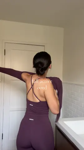 Love Fall activewear w all the layers & zip ups 👟☕️ set- @INGIA in Americano  Full look linked in my bio #fallfashion #OOTD #activewear #amazonfinds #gymoutfit #workoutlook #workoutinspo 