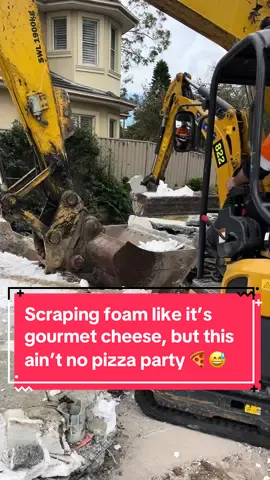 Scraping foam like it’s gourmet cheese, but this ain’t no pizza party 🍕😅 Little machine feeding the big guy one bucket at time!#teamworkmakesthedreamwork #heavymachinery #fyd 