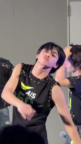 น้องชายภีมน่ารักมาก เป็นม๋าเด็กขี้อ้อนพี่สาวหรอ ฮืออออ ภีมหงึ แงๆๆ 🐶❤️ @PEEMWASU #PEEMWASU #ภีมวสุ #AIS5GxBUS #AIS5GxBUSking #BUSbecauseofyouishine 