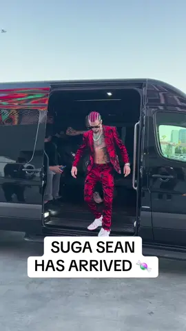 Getting ready for the main event 🔥 tune into #NocheUFC on ESPN+ PPV #UFC306 #seanomalley 