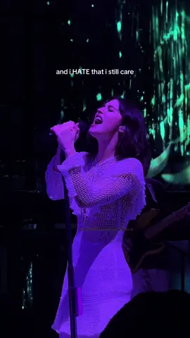 i never thought id ever get to hear this song in full production this was insane 😭😭😭😭😭 @gracie abrams @GracieAbramsHQ #gracieabrams #thesecretofustour #tsou #tsoutour #thesecretofus #friend #minor #concertvideo #lyrics #trending #viral #foryou #fyp