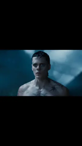 Bill Skarsgård SLAYED in THE CROW!!! 🫠♥️🗡 #fyp #foryoupage #foryou #billskarsgård #shirtlessmen #bodygoals #thecrow #tattoos #omfg #yummyaf #lgbtq Full edit on my YT!
