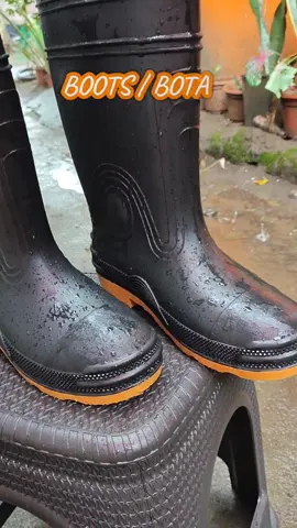tag-ulan na naman gusto niyo ba ng boots o bota ,nasa yellow basket lang yan, #boots #bota #bootsformen 